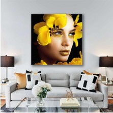 Sarı Simli Makyajlı Model Çiçek Detaylı Make Up Kare Hd Baskı Kanvas Tablo