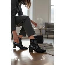 Veli Kundura Popin Parlak Siyah Fermuarlı Kadın Sivri Burun Yarım Bot