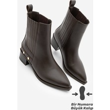 Kadın Sivri Burun Chelsea Çift Lastikli Troklu Zımbalı Topuklu Bot Alura