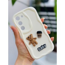 Go Aksesuar Samsung Galaxy S23 Uyumlu 3D Krem Baby Tasarımlı Oyuncaklı Silikon Kılıf
