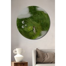 Teona Ahşap Yeşil Çimler Üzerinde Rüya Gören Kız Yağlı Boya Görünümlü Ahşap Dekoratif Tablo Yuvarlak Tablo