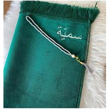 Safa Gift Kişiye Özel Arapça Isim Yazılı Lüks Kadife Seccade, Çeyizlik Bohçalık Seccade Seti Tesbih Hediye