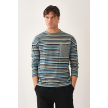 Cep Detaylı Çizgili T-Shirt