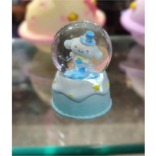 Ada Çanta Kırtasiye Cinnemorol Figürlü Küçük Boy Işıklı Kar Küresi (7 Cm) AD122587