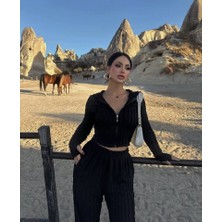 Gökyüzü Moda Kadın Uzun Kollu Parmak Geçme ve Fermuar Detay Kısa Ceket ve Ispanyol Paça Pantolon Ikili Takim