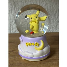 Tunç Pikachu Temalı Işıklı Müzikli Pilli Orta Boy Kar Küresi Dekoratif Hediyelik Eşya Müzik Kutusu