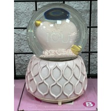 Tunç Seni Seviyorum Temalı Işıklı Müzikli Kar Püskürtmeli Büyük Boy Pilli Kar Küresi