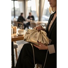 Kadın Gold Orta Boy Parlak Suni Deri Askılı Clutch ve Abiye Çanta