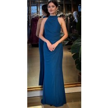 Abiyeniall Petrol Renk Halter Yaka Yırtmaçlı Düz Kesim Likralı Tül Uzun Abiye Elbise 11084-12