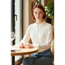 FRM Dokulu Dokuma Kadın Gömleği Bele Oturan Kesimi Uzun Kolları Ile Modern ve Konforlu Bir Stil