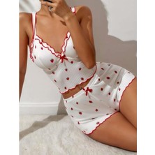 Çamaşır Kenti Beyaz Üstüne Çilek Desenli Fitilli Askılı Şortlu Pijama Takımı