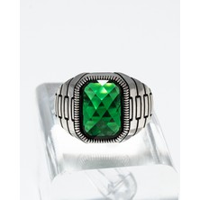 Yıldırım Zümrüt Yeşili Taşlı 925 Ayar Gümüş Erkek Yüzük – Modern ve Karizmatik Tasarım