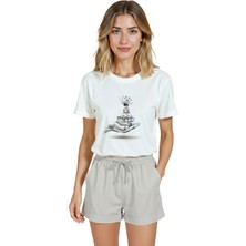 Color Luxe Kadın Beyaz Relaxed Fit %100 Pamuk Tişört – Çizgisel Okuma & Hayal Gücü Illüstrasyonlu