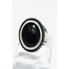 Yıldırım Oniks Taşlı 925 Ayar Gümüş Erkek Yüzük – Klasik Zarafet ve Güçlü Hatların Uyumu