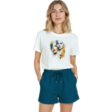 Color Luxe Kadın Beyaz Relaxed Fit %100 Pamuk Tişört – Soyut Çok Renkli Yüzler Baskılı
