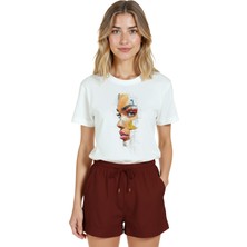 Color Luxe Kadın Beyaz Relaxed Fit %100 Pamuk Tişört – Çizgisel Portre Suluboya Baskılı