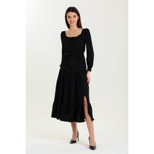 Alışveriş Sokağı Eteği Yırtmaçlı Belden Bağlamalı Kare Yaka Elbise