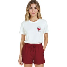 Color Luxe Kadın Beyaz Relaxed Fit %100 Pamuk Tişört – Kalp Sarılma & Minimal Karakter Baskılı