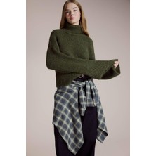 DeFacto Yün Karışımlı Balıkçı Yaka Oversize Fit Triko Kazak F3252AX25WN
