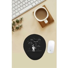 Aşık Astronot Desenli Bilek Destekli Mouse Pad
