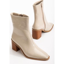 Dilimler Ayakkabı Bej Kadın Kalın Topuklu Bot Rugan Küt Burun Yüzüdüz