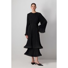 Touche Siyah Şifon Piliseli Elbise MKN4007