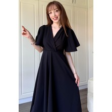 Dilay Gökoğlu Butik Siyah Kruvaze Yaka Kolları Volanlı Midi Elbise