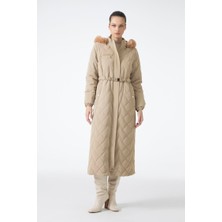 Zühre Kürk Detaylı Kapüşonlu Uzun Şişme Mont 12765