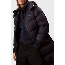 Calvin Klein Kapitoneli Regular Fit Kapüşonlu Kemerli Uzun Şişme Mont LV047D508GUB1 Bayan Mont LV047D508G Ub1