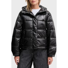 Calvin Klein Kapitoneli Loose Fit Kapüşonlu Parlak Şişme Mont LV047D505GUB1 Bayan Mont LV047D505G Ub1