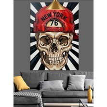 Artmeg Siyah Beyaz Çizgili Fonda Kırmızı New York Şapkalı Kuru Kafa Dekoratif Kanvas - Mdf Ahşap Tablo