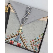Bilenler Çeyizlik Hediyelik Seccade Eşarp Tesbih Set – Kilim Desenli Kadife Astarlı Seccade, Eşarp, Kristal Tesbih Özel Kutulu Lüks Hediye Seti