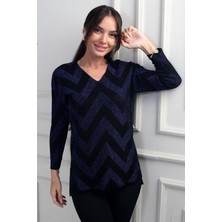 By Saygı Kadın V Yaka Zikzak Desenli Geniş Beden Aralıklı Simli Bluz