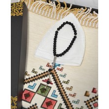 Bilenler Erkekler Için Seccade Takke Tesbih Hediyelik Seti –kilim Desenli Kadife Astarlı Seccade, 33’lü Erkek Tesbihi, Takke ve Özel Kutu