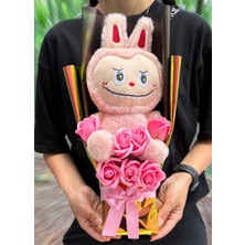 Lenostra Kadina Hediye - Labubulu Pembe Güllü Buket - Sevgiliye Cicek - Kiz Cocuk Dogum Gunu - Cicek Hediye