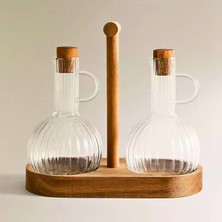 Dekoratif Cam Yağlık ve Sirkelik Seti 2'li | Bambu Standlı Şeffaf Cam Şişe | Zeytinyağı Sirke Sosluk Şişesi | Oluklu Tasarım Mutfak Masa Sunumluk