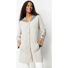 Eskişehir Mağazacılık 25056 Desen Triko Kolu Kapşonlu Kilim Jakarlı Reglan Kol Fermuarlı Uzun Püsküllü Kaban