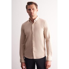 İmza Bej Uzun Kol Düğmeli Yaka Kendinden Desenli Pamuklu Slim Fit Gömlek 1004255267