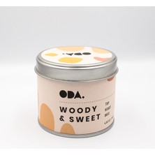 Mena Rise & - Odunsu ve Tatlı Kokulu Tasarım Dekoratif Desenli Soya Mumu I 140 gr (Renkli)