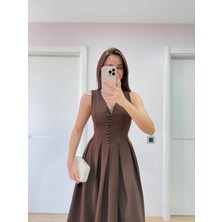 Rawea Fashion V Yaka Krep Arka Ön Pens Detaylı Uzun Kolsuz Elbise- Kahverengi
