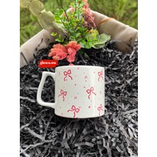 Pembe Fiyonklu ve Yıldız Desenli Kupa - Şık ve Minimal Tasarım Hediye Seramik Bardak