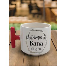 Kırmızı T Kulp Bana Hiç Bir Şey Olmaz Tasarımlı Latte Fincan Modeli