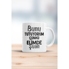 Bunu Tutuyorum Çünkü Elimde Şuan Kupa Bardak