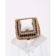 Yıldırım Beyaz Doğal Taşlı Bakır Detaylı 925 Ayar Gümüş Yüzük – Gösterişli ve Prestijli Tasarım