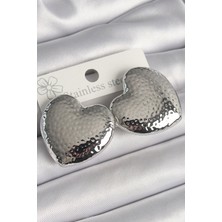 Skygo Pirinç Gümüş Renk İşleme Detaylı Kalp Model Kadın Küpe - TJ-BKP10223