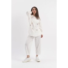 Isawella Yanı Yırtmaçlı Krinkıl Kumaş Göz Nakışlı Keten Gömlek - Ekru