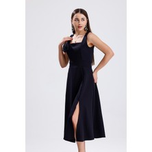 Isawella Kare Yaka Gül Detaylı Elbise - Siyah