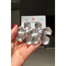 H&E Design Kadın Büyük Boy Gümüş Renk Çiçek Gösterişli Küpe