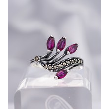 Yıldırım Mor Yaprak Formlu Zirkon Taşlı 925 Ayar Gümüş Kadın Yüzük – Zarif ve Şık Tasarım