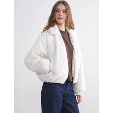 LC Waikiki Lcw Modest Ekru Gömlek Yaka Oversize Kadın Pelüş Mont